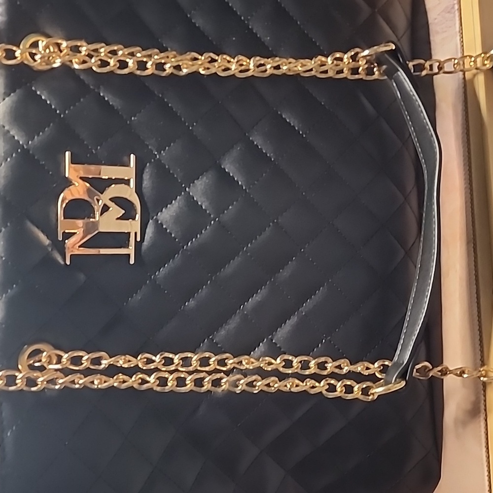 Badgley Mischka Black Quilted Chain Shoulder Bag